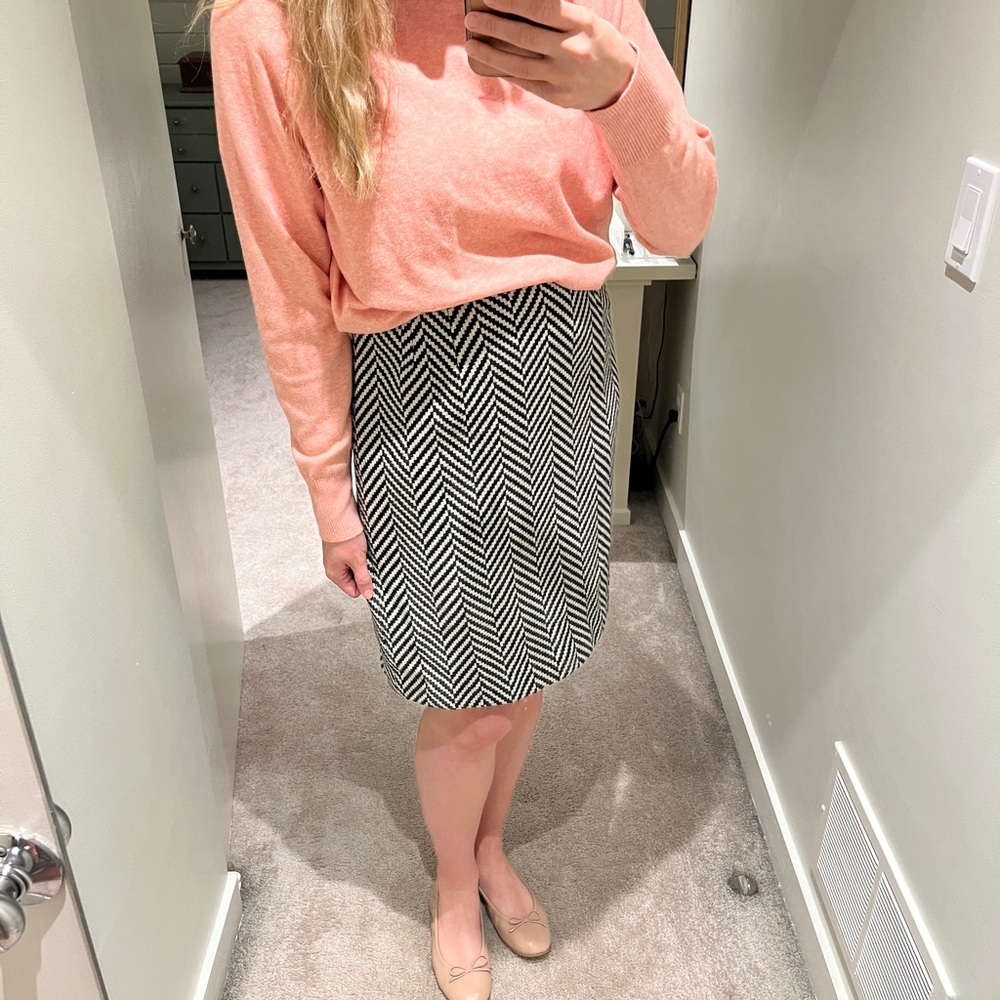 Chevron Patterned Black and White Skirt